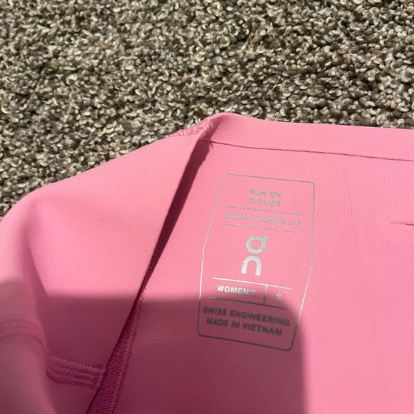 NWT🩷ON RUNNING🤍LONG SLEEVE WORKOUT TOP & LEGGINGS - Picture 9 of 16